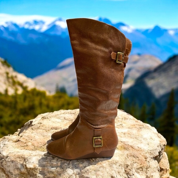 Cognac Leather Boots/Cathy
Jean/Size 7 - Picture 1 of 11